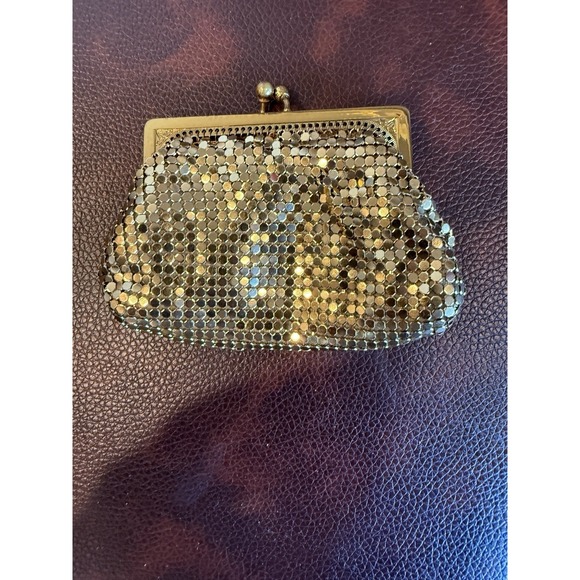 Whiting & Davis Gold Mesh Coin Purse Vintage Kiss Lock Change Purse Made USA - Picture 2 of 9